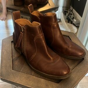 UGG, Brown Leather Zip-Up Ankle Boots Size 6.5